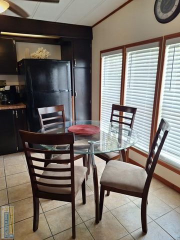 132 E Bonnet Circle, Port Isabel, TX 78578