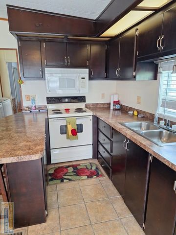 132 E Bonnet Circle, Port Isabel, TX 78578