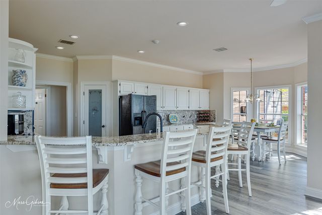 6521 N Lakeshore Drive, Shreveport, LA 71107