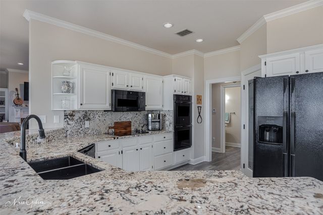 6521 N Lakeshore Drive, Shreveport, LA 71107