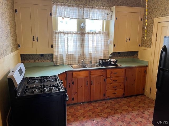 221 Park Avenue, Oneida, NY 13421