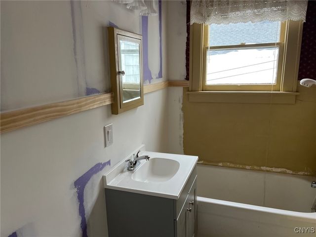 221 Park Avenue, Oneida, NY 13421