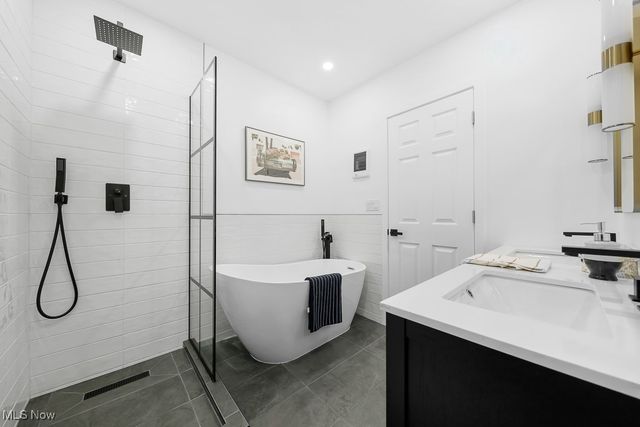 9918 Quebec Avenue, Cleveland, OH 44106