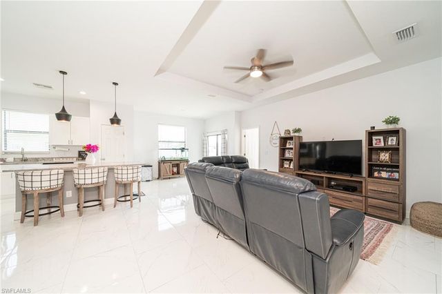 927 NE 18th ST, Cape Coral, FL 33909