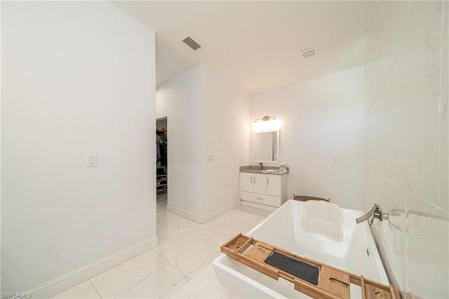 927 NE 18th ST, Cape Coral, FL 33909