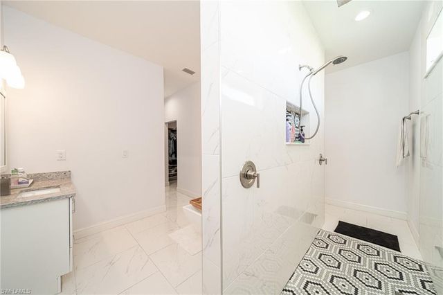 927 NE 18th ST, Cape Coral, FL 33909