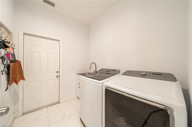 927 NE 18th ST, Cape Coral, FL 33909
