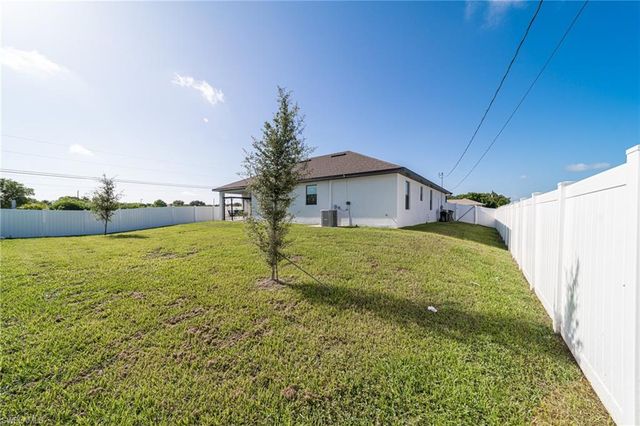927 NE 18th ST, Cape Coral, FL 33909
