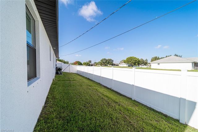 927 NE 18th ST, Cape Coral, FL 33909
