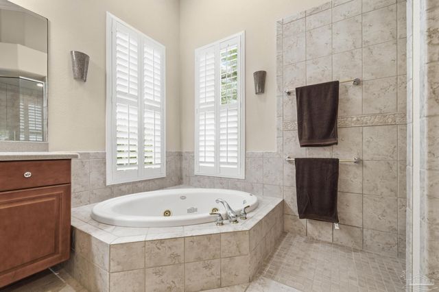 9523 Yarrow Cir, Pensacola, FL 32514