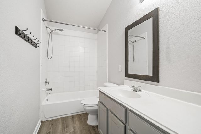 7408 Newport Lane, Pearland, TX 77584
