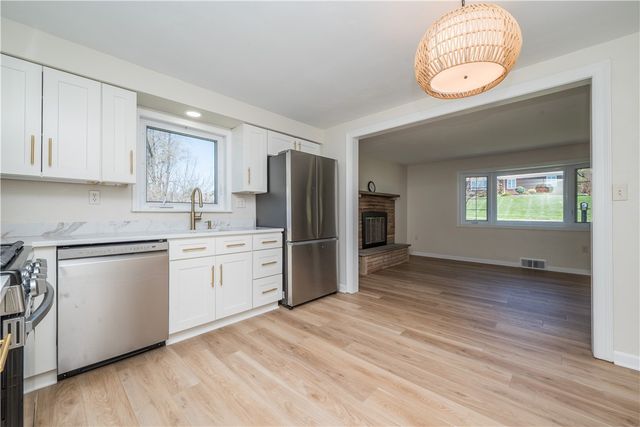 101 Meadow St, Peters Twp, PA 15317