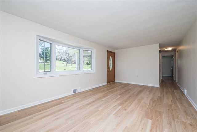 101 Meadow St, Peters Twp, PA 15317