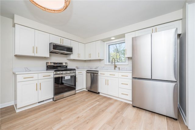 101 Meadow St, Peters Twp, PA 15317