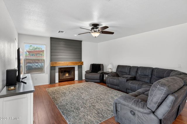 4719 E ROCKLEDGE Road, Phoenix, AZ 85044