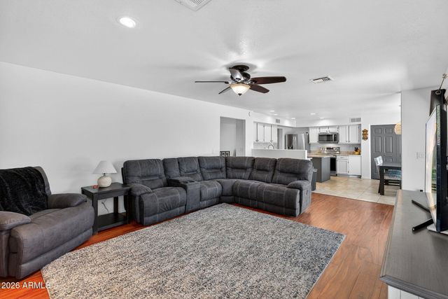 4719 E ROCKLEDGE Road, Phoenix, AZ 85044