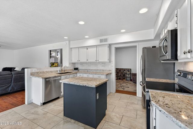 4719 E ROCKLEDGE Road, Phoenix, AZ 85044