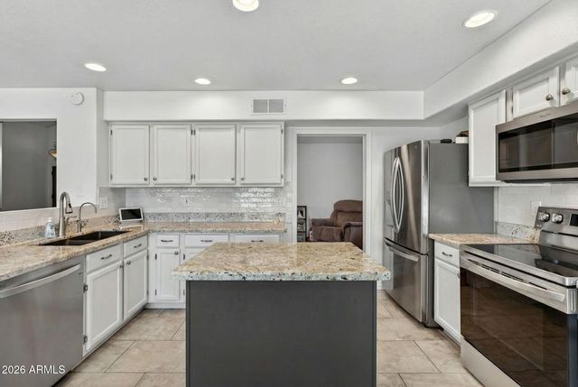 4719 E ROCKLEDGE Road, Phoenix, AZ 85044