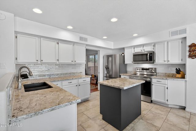 4719 E ROCKLEDGE Road, Phoenix, AZ 85044