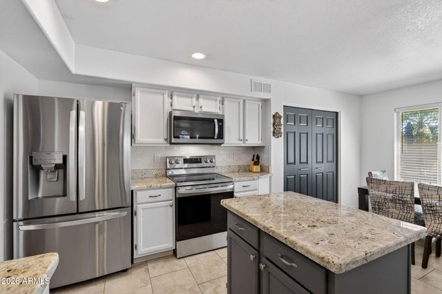 4719 E ROCKLEDGE Road, Phoenix, AZ 85044