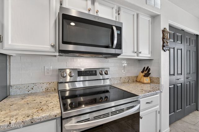 4719 E ROCKLEDGE Road, Phoenix, AZ 85044