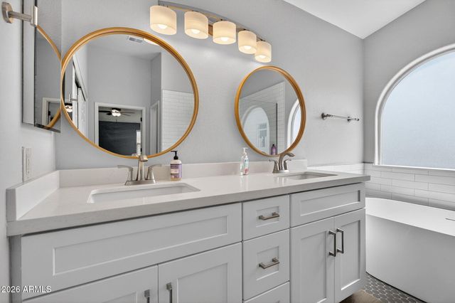 4719 E ROCKLEDGE Road, Phoenix, AZ 85044