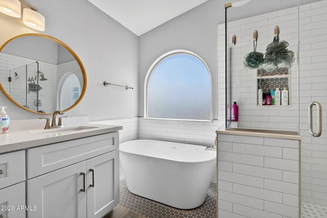 4719 E ROCKLEDGE Road, Phoenix, AZ 85044