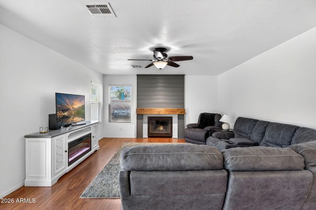 4719 E ROCKLEDGE Road, Phoenix, AZ 85044