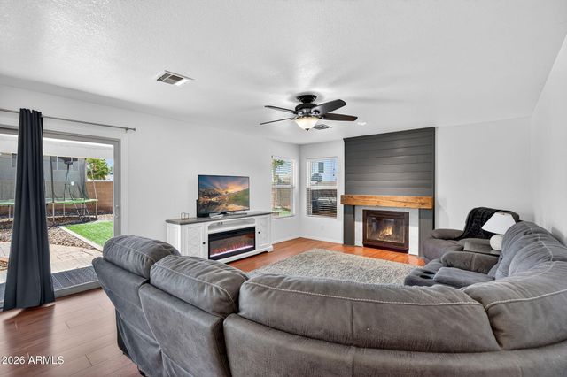 4719 E ROCKLEDGE Road, Phoenix, AZ 85044