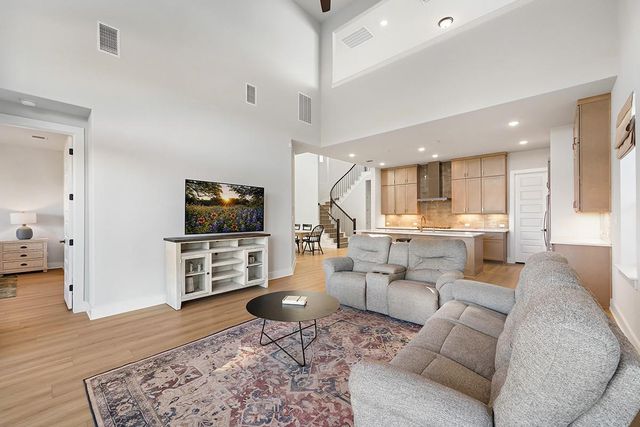 219 Craigends Yew LN, Dripping Springs, TX 78620