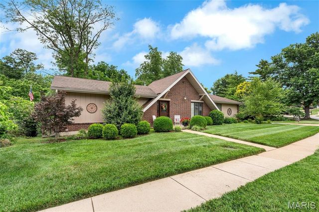 4686 Britcastle Drive, St Louis, MO 63128