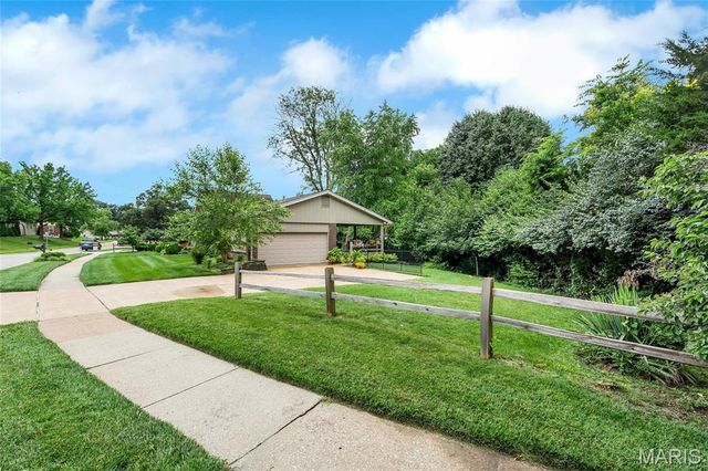 4686 Britcastle Drive, St Louis, MO 63128