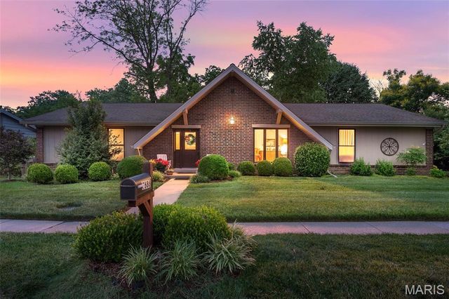 4686 Britcastle Drive, St Louis, MO 63128