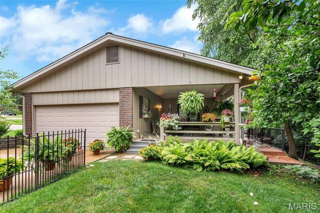 4686 Britcastle Drive, St Louis, MO 63128