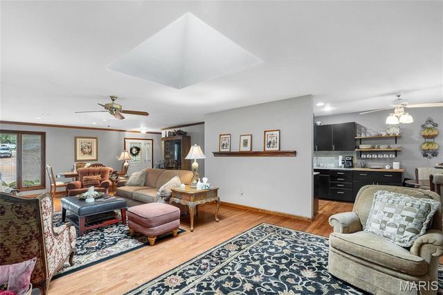 4686 Britcastle Drive, St Louis, MO 63128