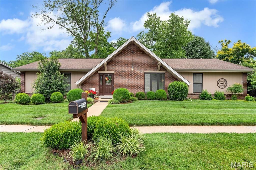 4686 Britcastle Drive, St Louis, MO 63128