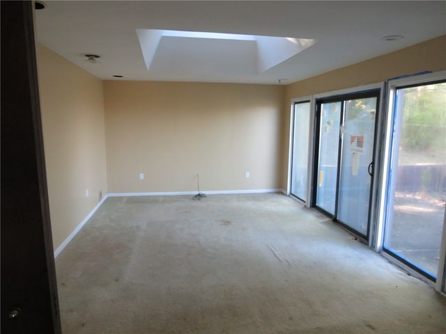 916 Gill Hall Rd, Jefferson Hills, PA 15025