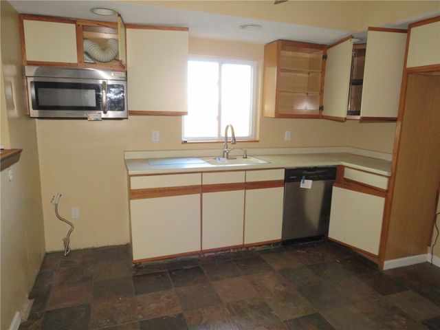 916 Gill Hall Rd, Jefferson Hills, PA 15025