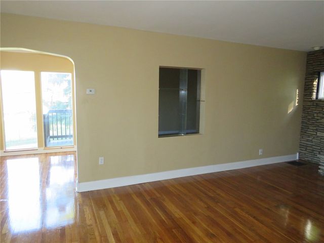 916 Gill Hall Rd, Jefferson Hills, PA 15025