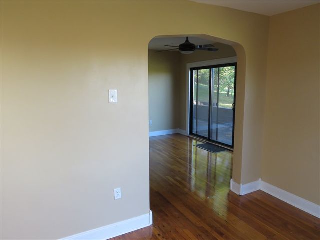 916 Gill Hall Rd, Jefferson Hills, PA 15025