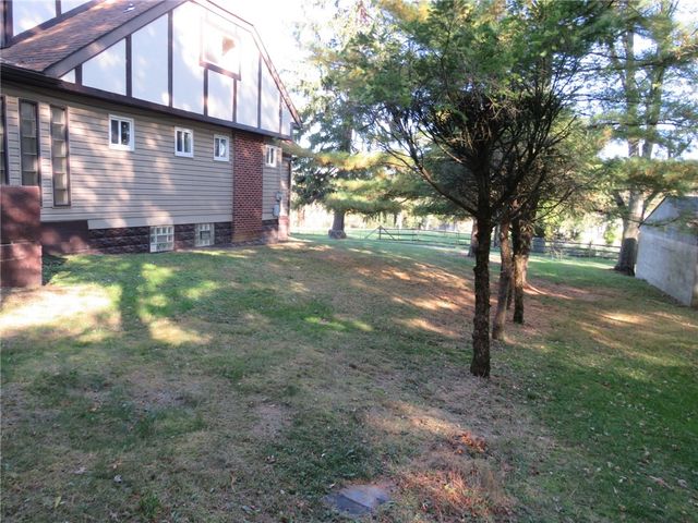 916 Gill Hall Rd, Jefferson Hills, PA 15025