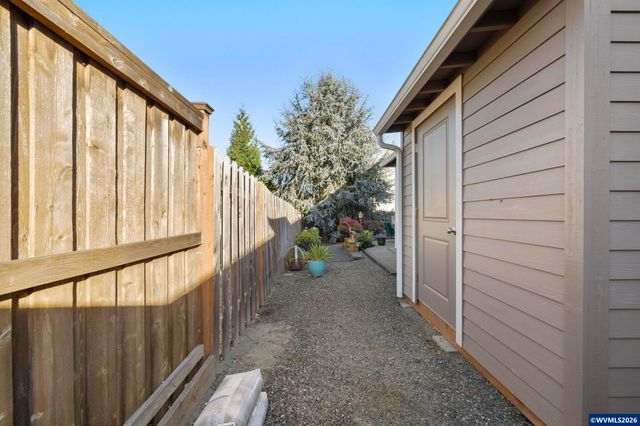 20756 Yukon St NE, Aurora, OR 97002