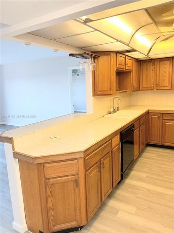8024 Tatum Waterway Dr 6B, Miami Beach, FL 33141