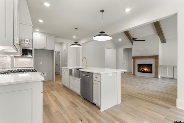 5300 Hollytree Dr, Tyler, TX 75703