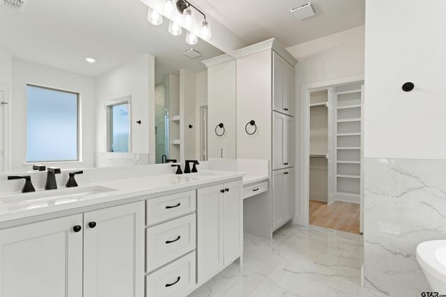 5300 Hollytree Dr, Tyler, TX 75703