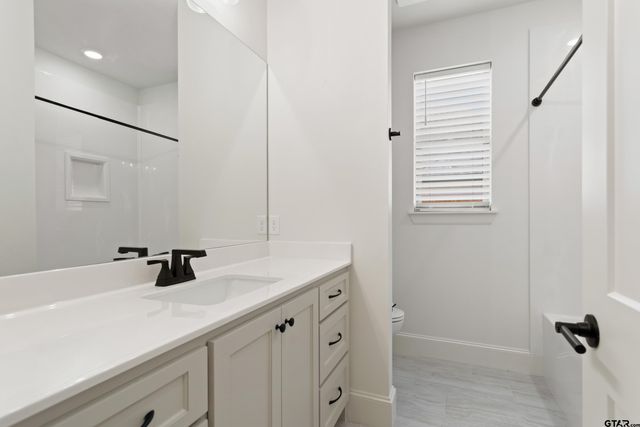 5300 Hollytree Dr, Tyler, TX 75703