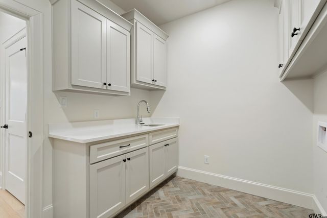 5300 Hollytree Dr, Tyler, TX 75703