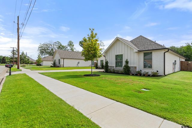 5300 Hollytree Dr, Tyler, TX 75703