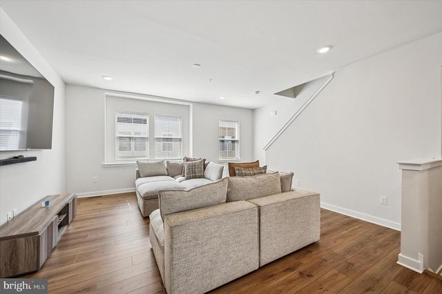 7 KUSY TER, Bridgeport, PA 19405