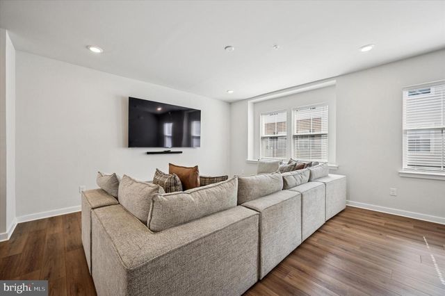 7 KUSY TER, Bridgeport, PA 19405